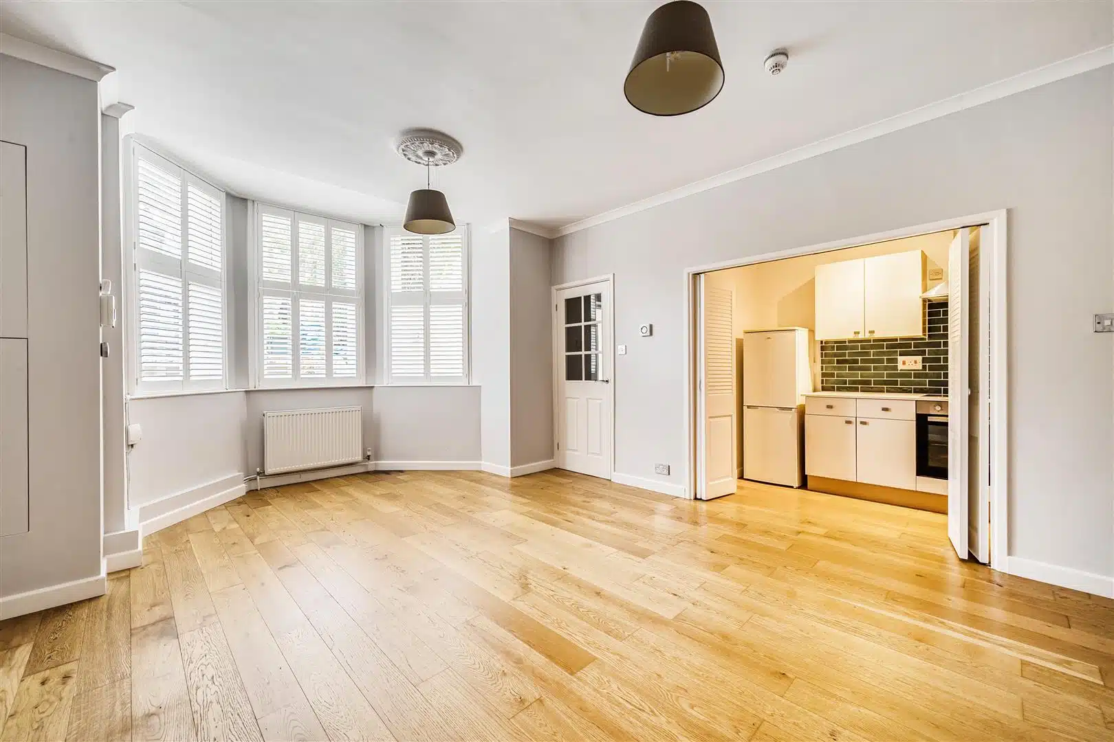 Flat Hanbury Road in Bristol