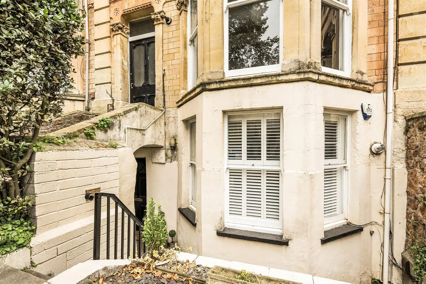 Flat Hanbury Road in Bristol