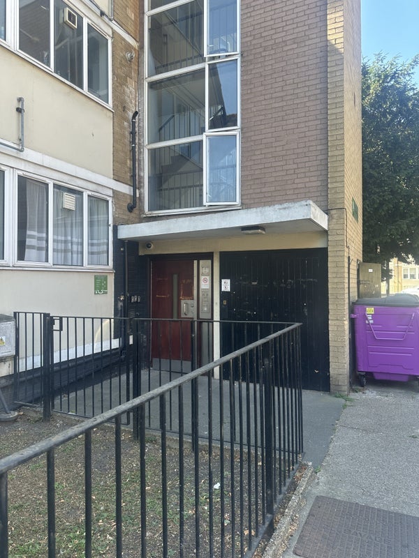 Room Stewart Street in Greater London