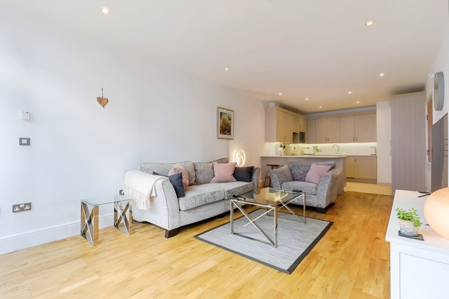 Flat Bermondsey Street in Greater London