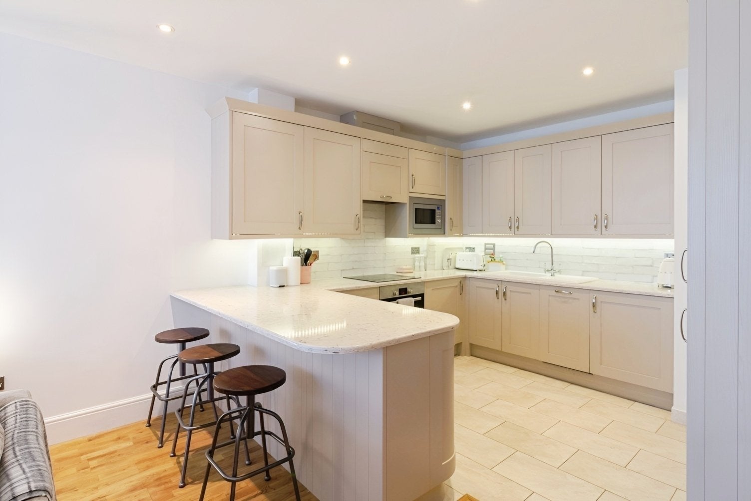Flat Bermondsey Street in Greater London