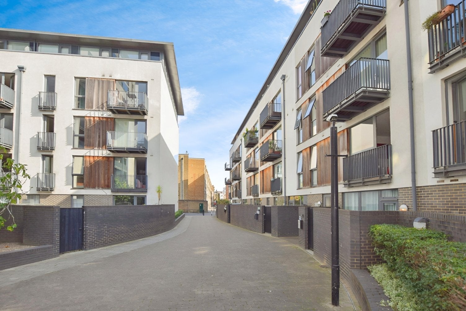 Flat Bermondsey Street in Greater London