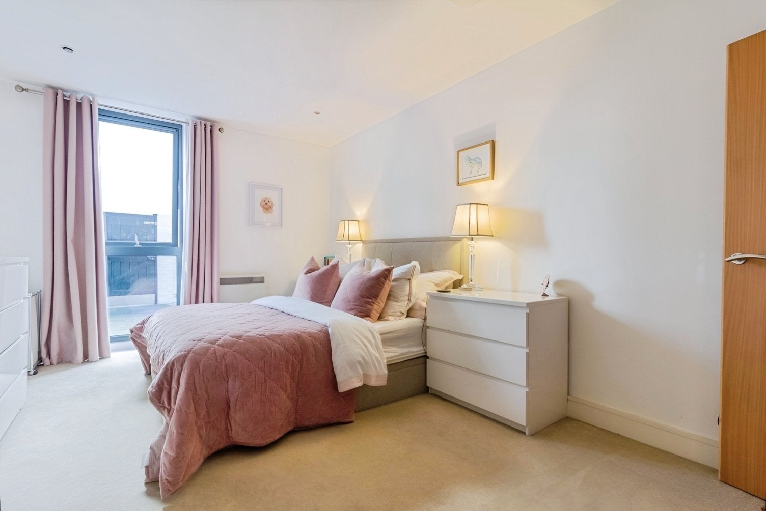 Flat Bermondsey Street in Greater London