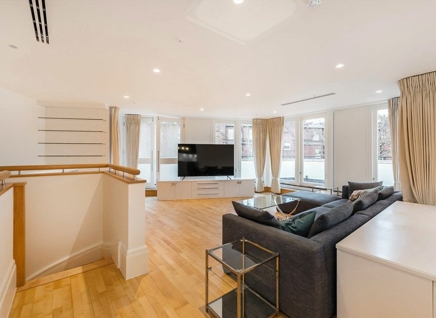 Flat Holbein Place in City of Westminster