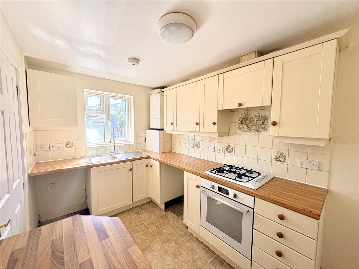 House Kestrel Way in Carisbrooke