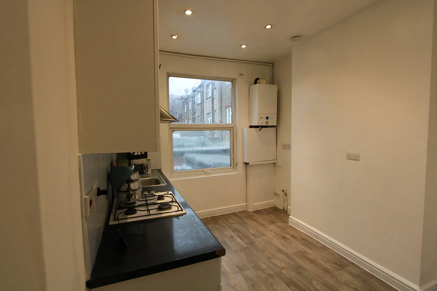 Flat Greyhound Lane in Greater London