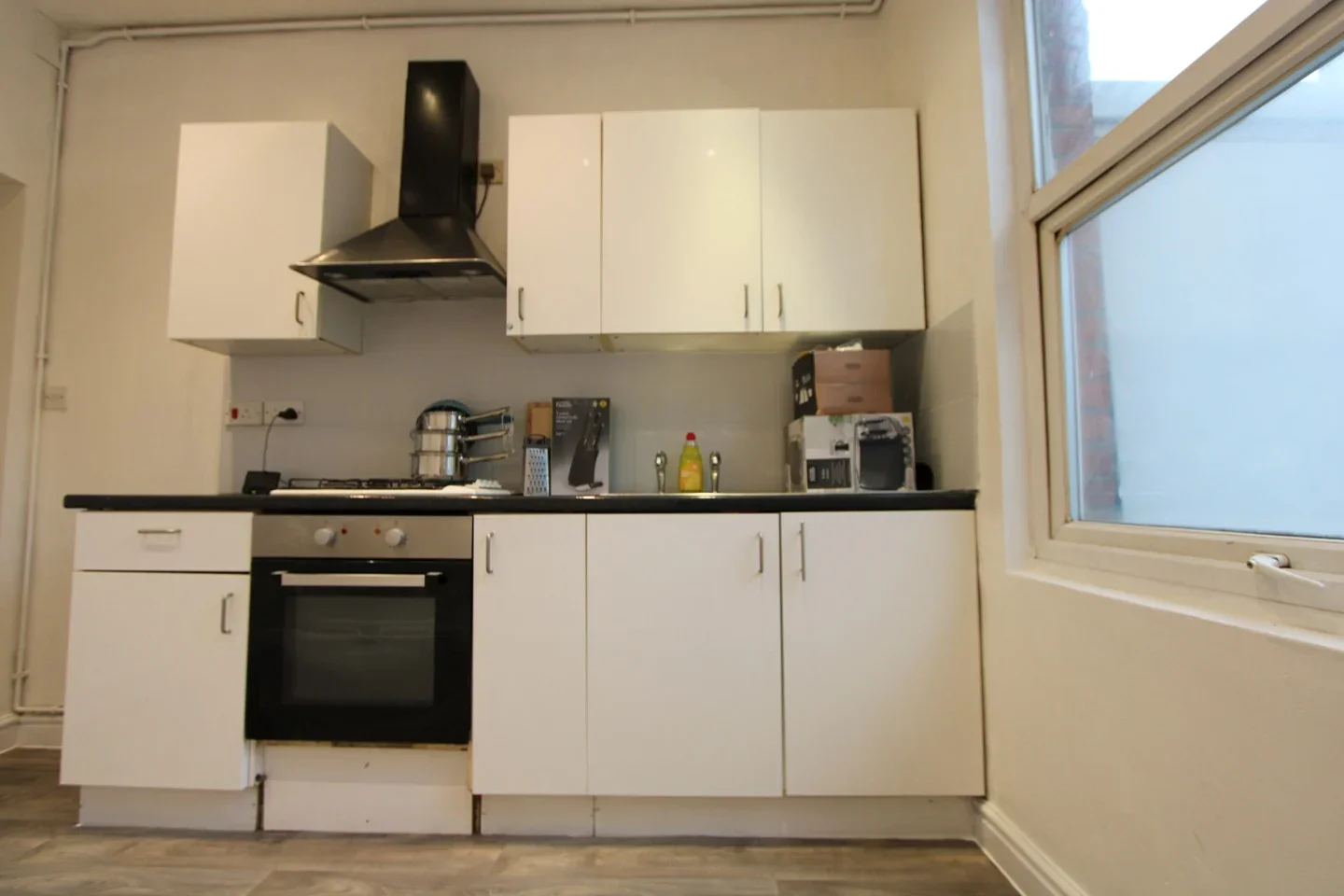 Flat Greyhound Lane in Greater London