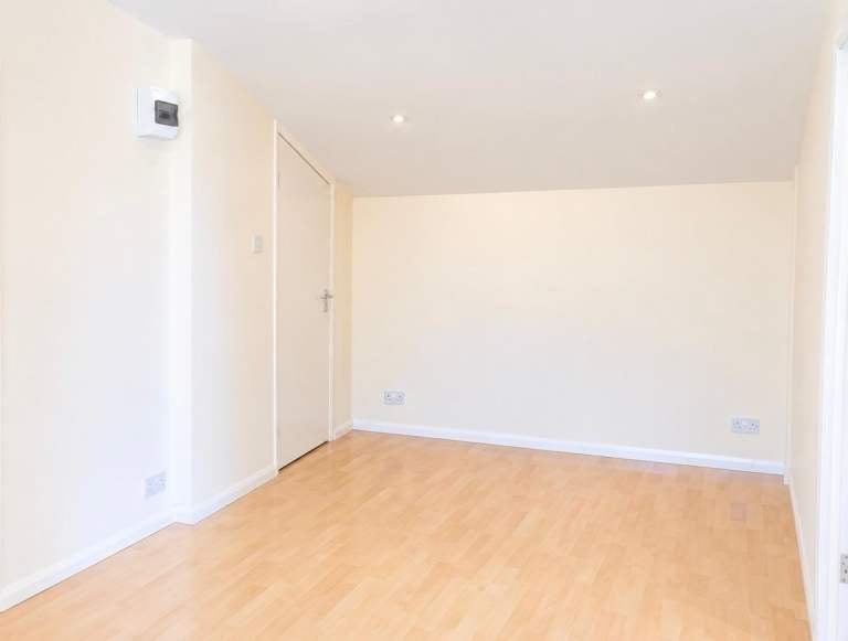 Flat Windsor Avenue in Greater London