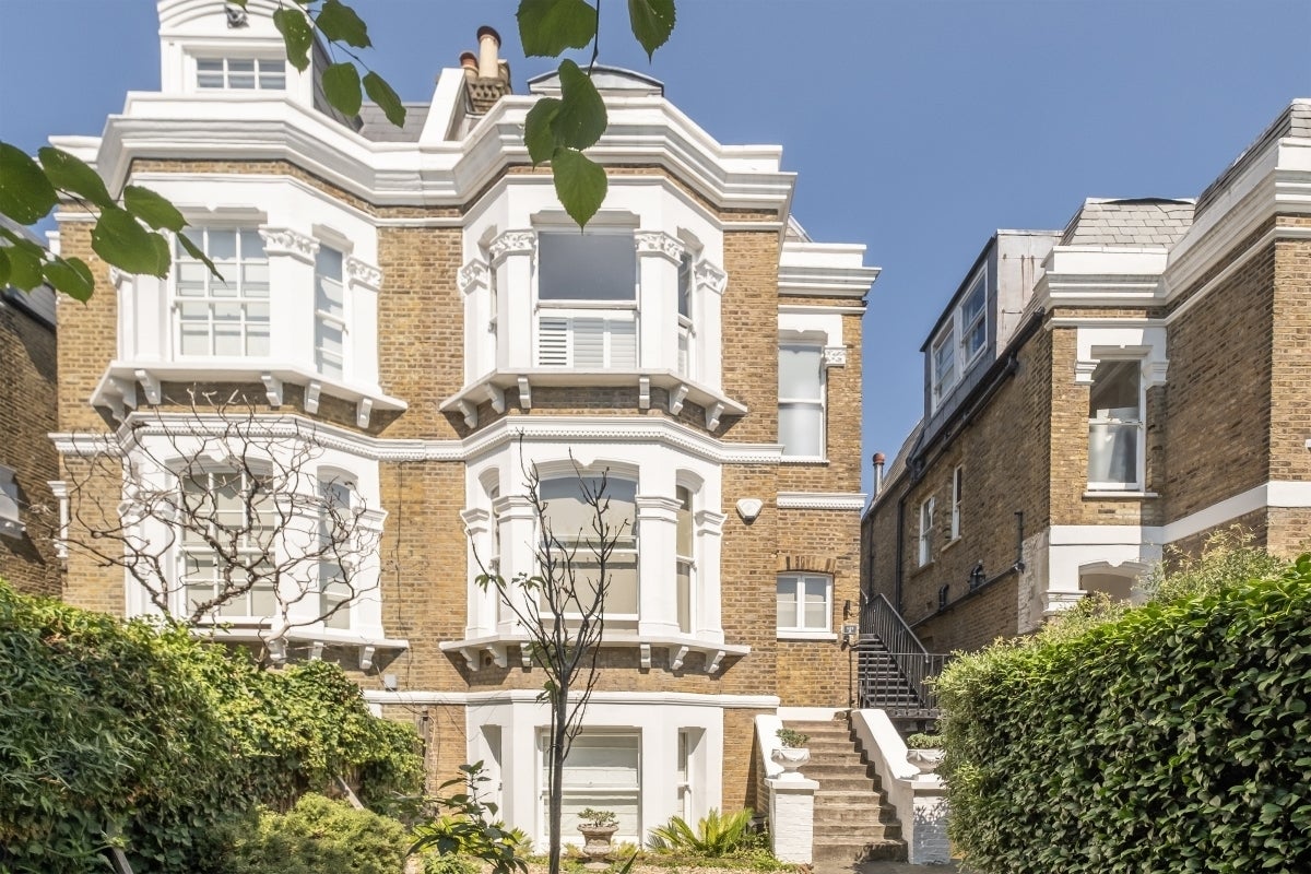 Flat West Hill Road in Greater London