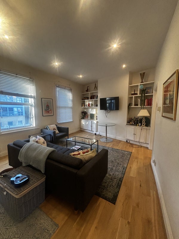 Room Battersea Park Road in Greater London
