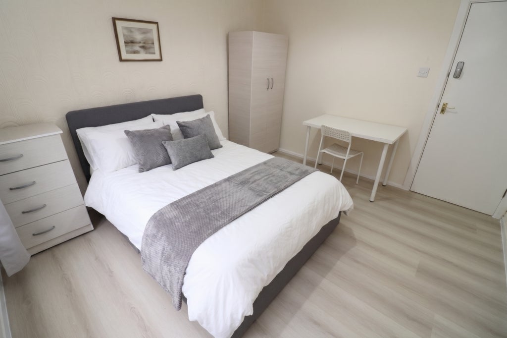 Room Globe Road in Greater London