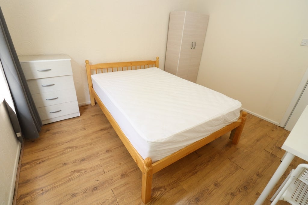Room Globe Road in Greater London