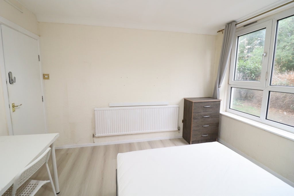 Room Globe Road in Greater London