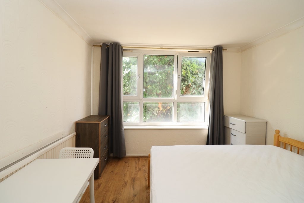 Room Globe Road in Greater London