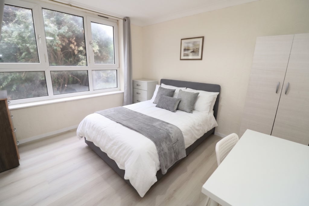 Room Globe Road in Greater London
