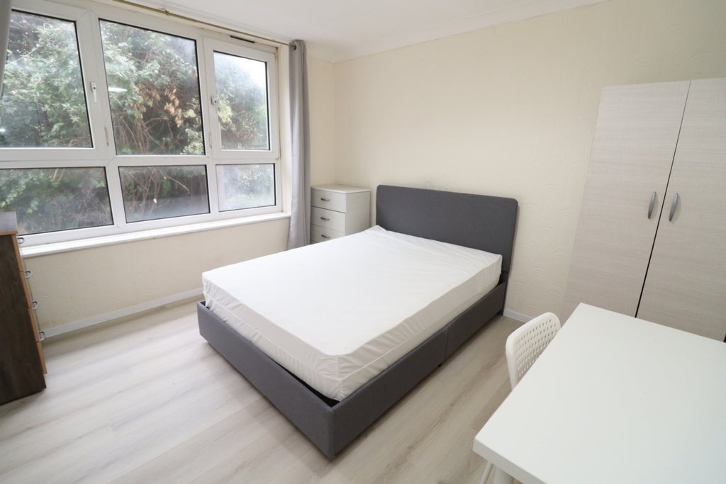 Room Globe Road in Greater London