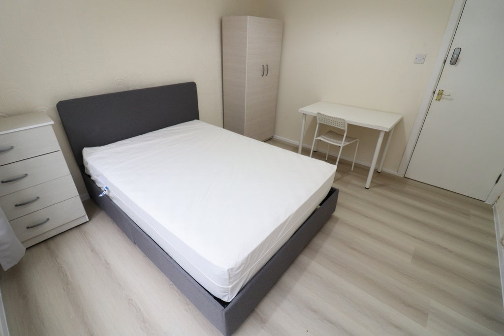 Room Globe Road in Greater London