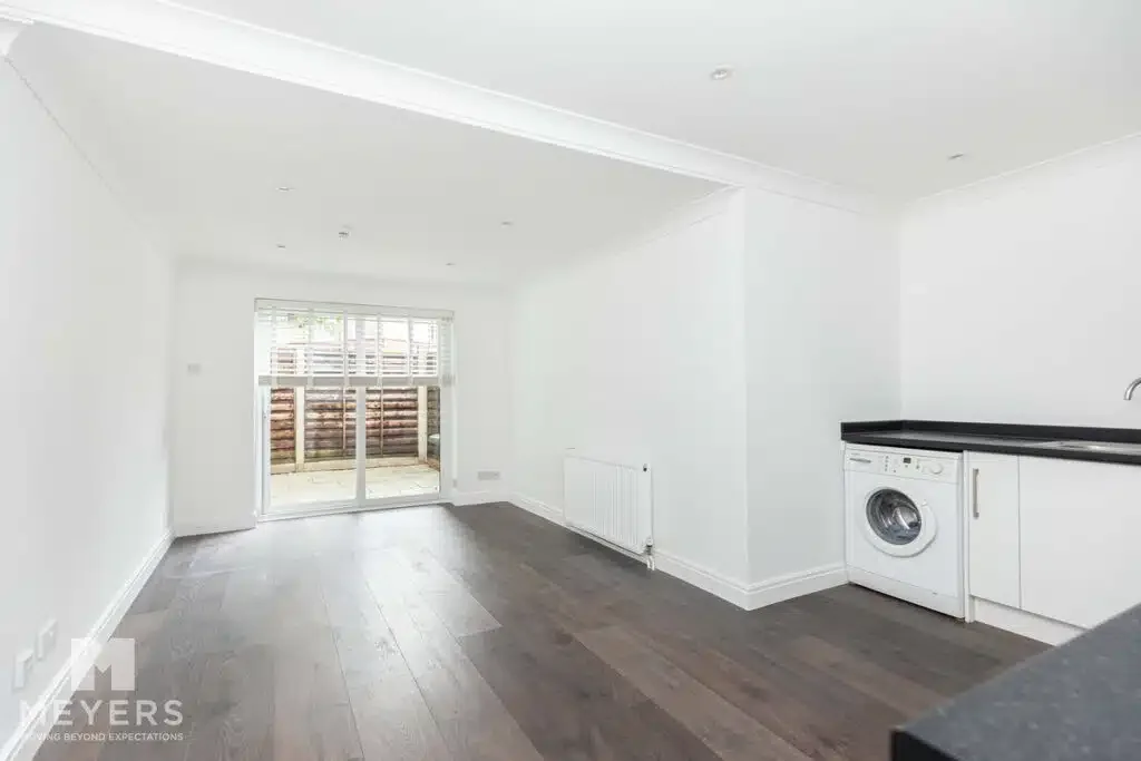 Flat Beechey Road in Bournemouth