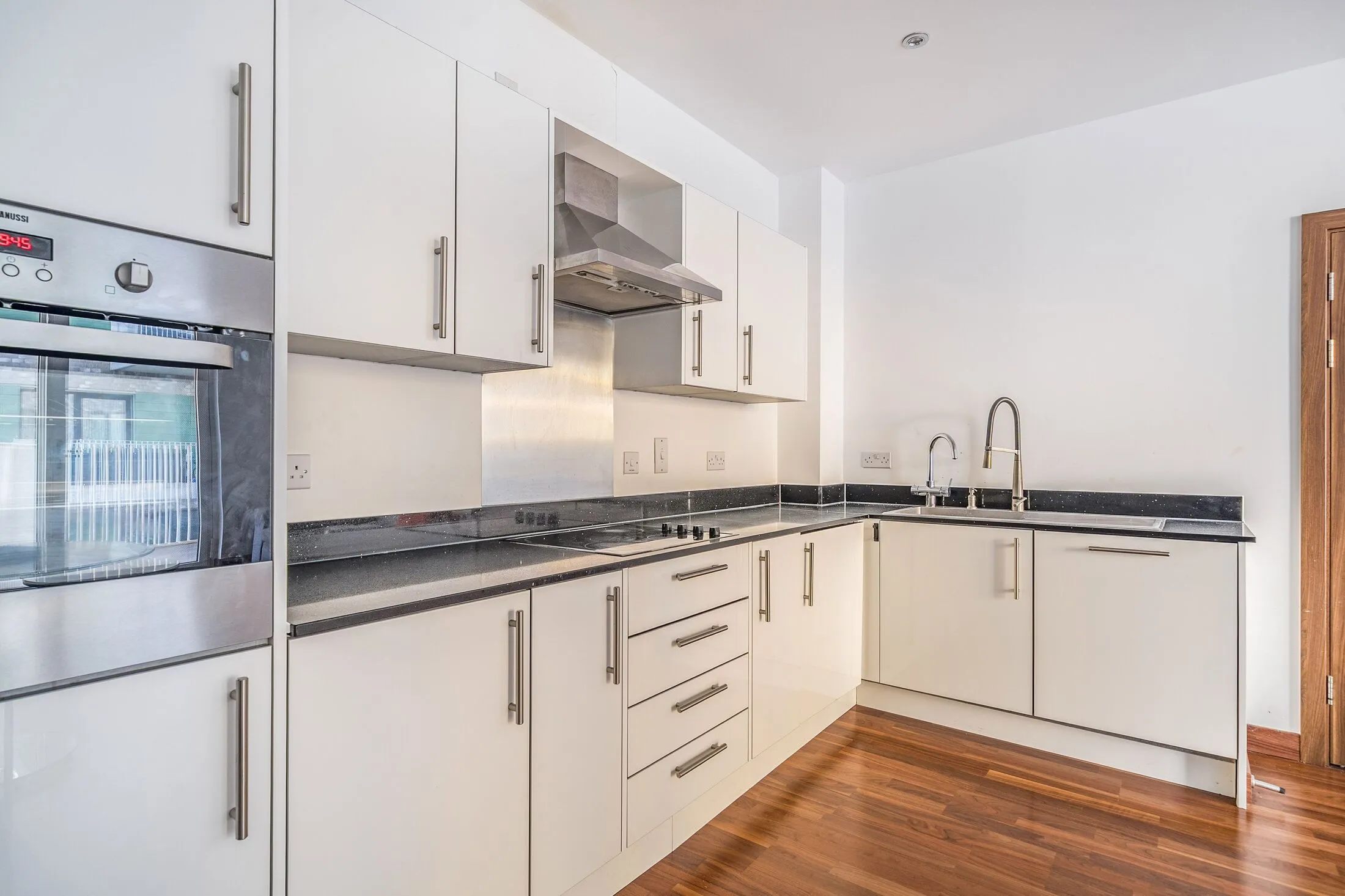 Flat Cyrus Field Street in Greater London
