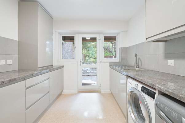 House Ashbourne Square in Greater London