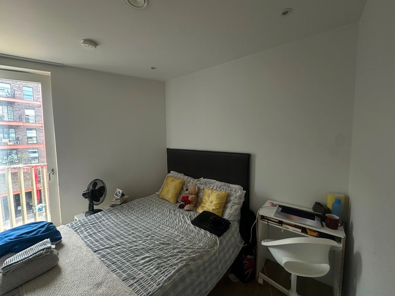 Room Parkes Street in Greater London