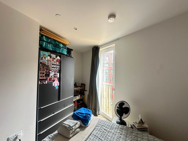 Room Parkes Street in Greater London