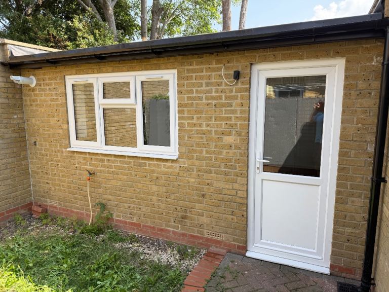 Flat Eastbournia Avenue in Greater London