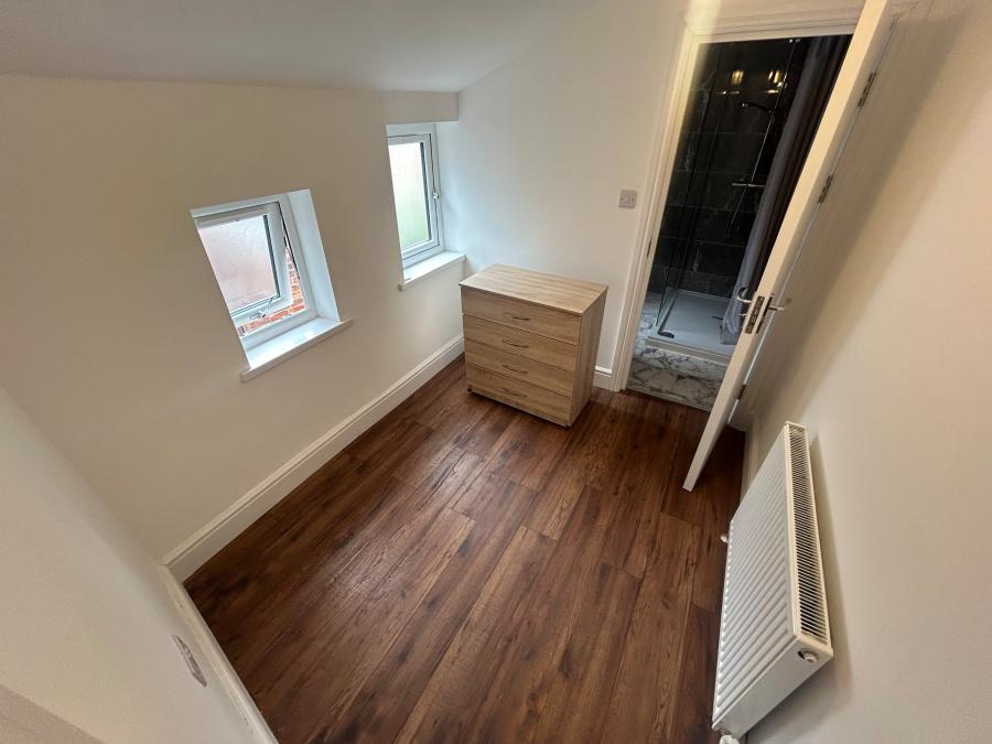 Room Bramble Court in East Staffordshire