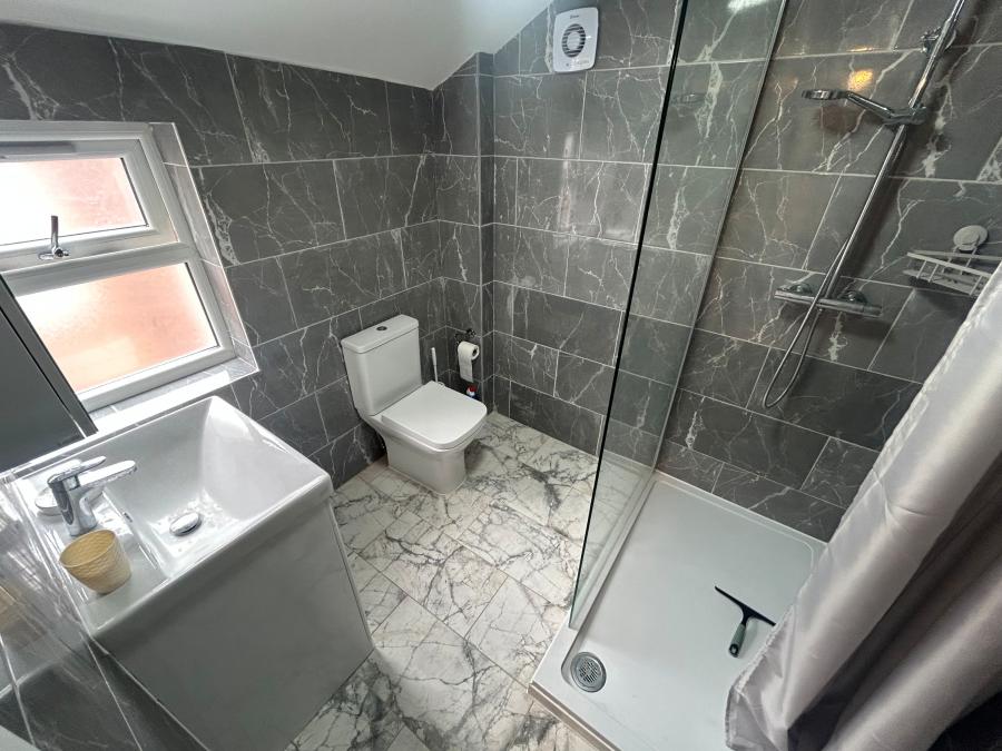 Room Bramble Court in East Staffordshire