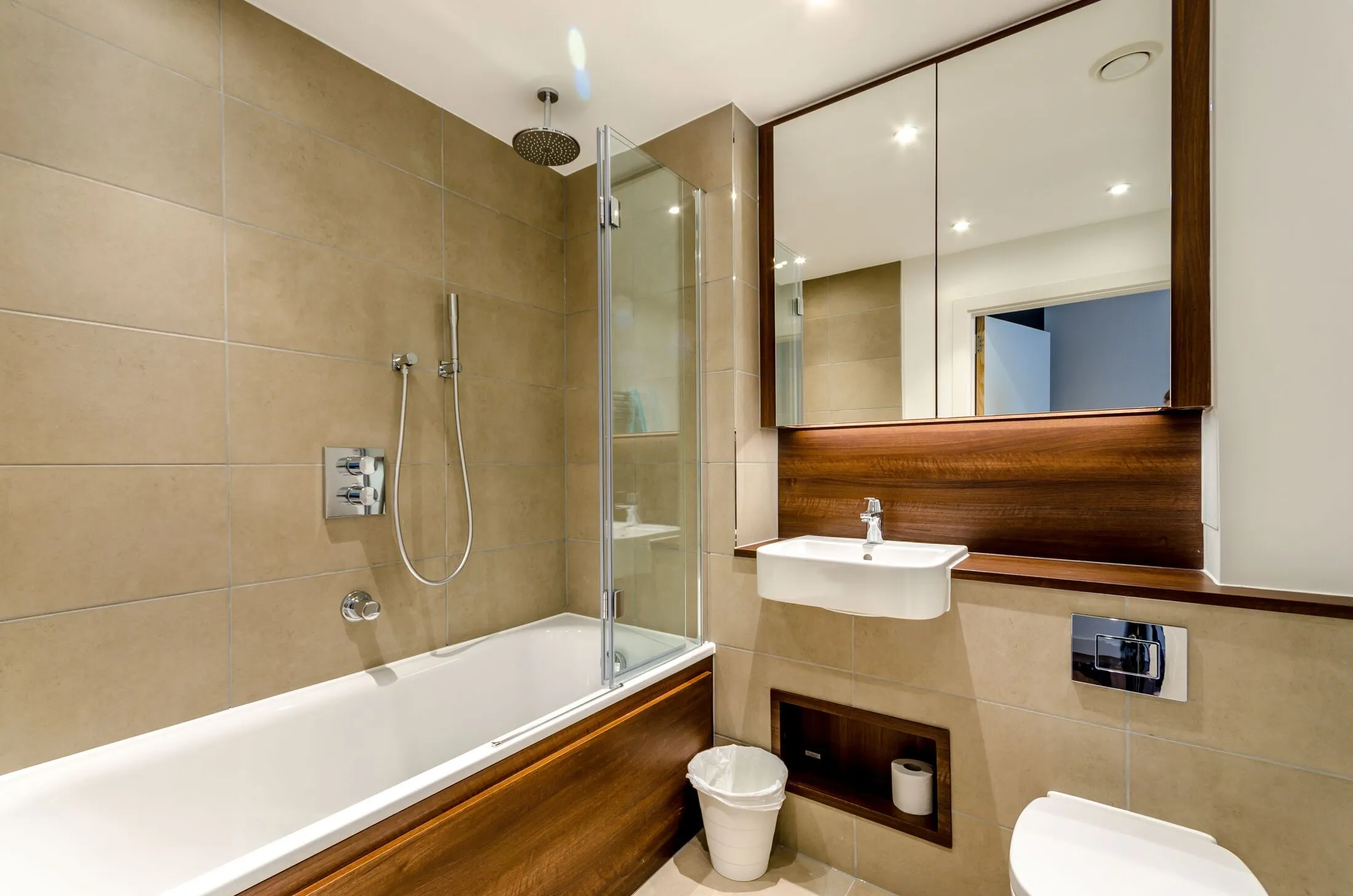 Flat Hayward Gardens in Greater London