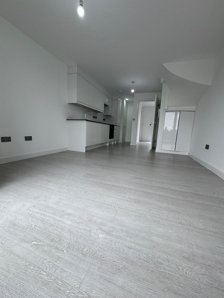 Flat Staines Road in Greater London