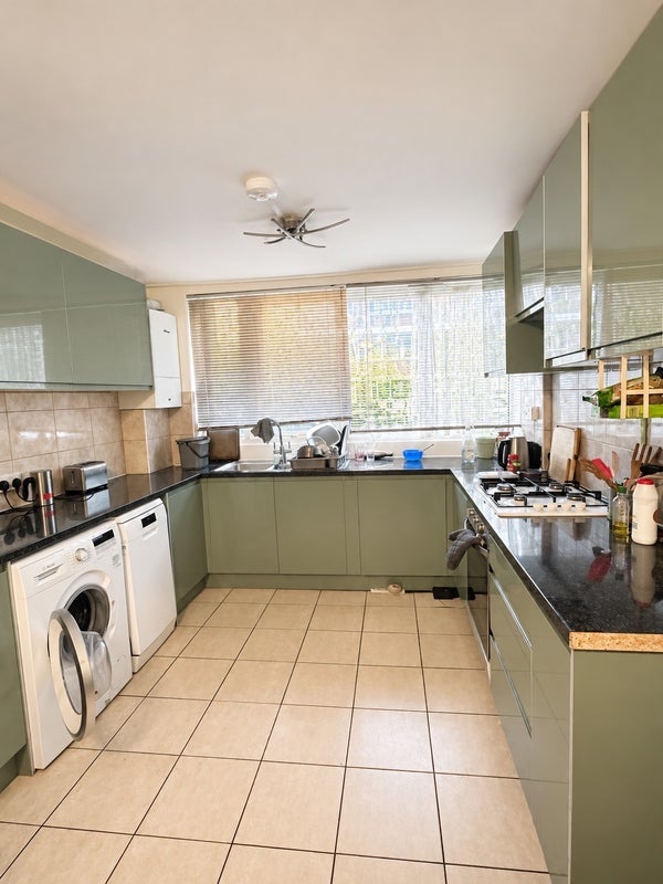 Room Warwickshire Path in Greater London