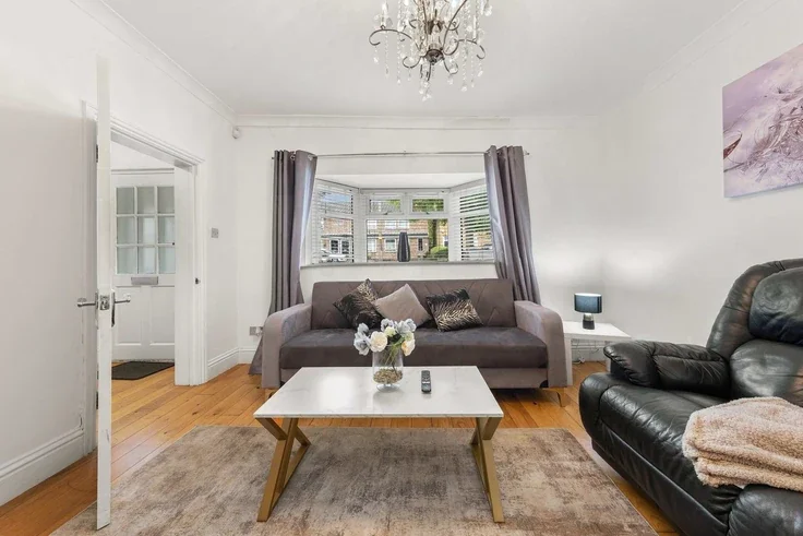 House Crescent Road in Brentwood