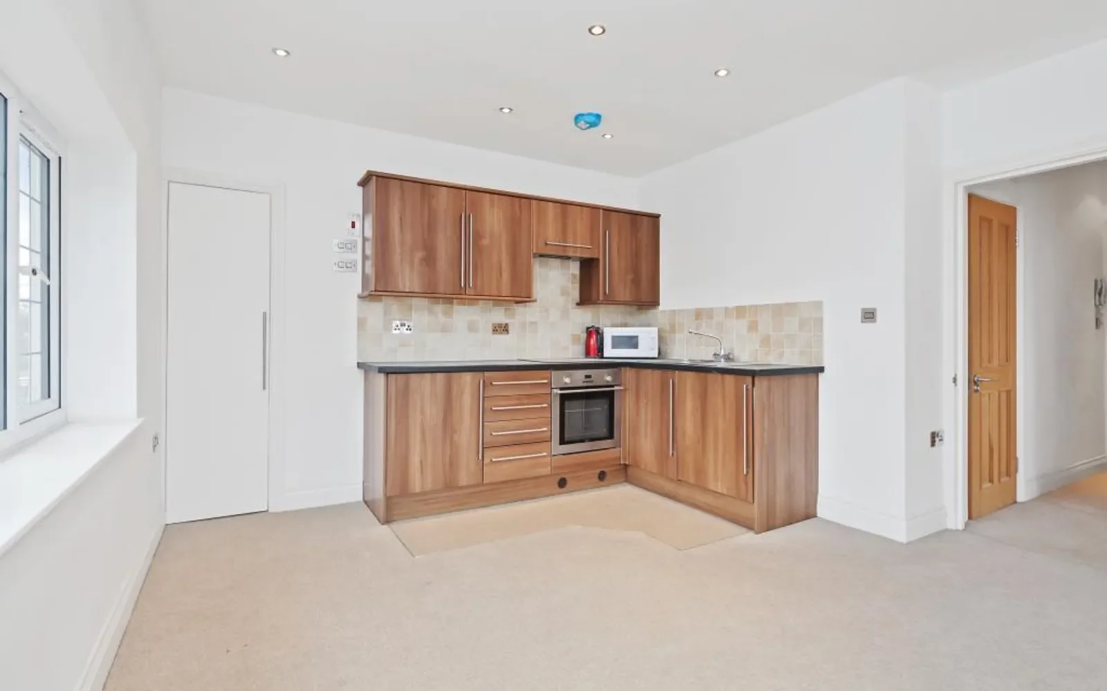Flat Rosemount Avenue in Woking