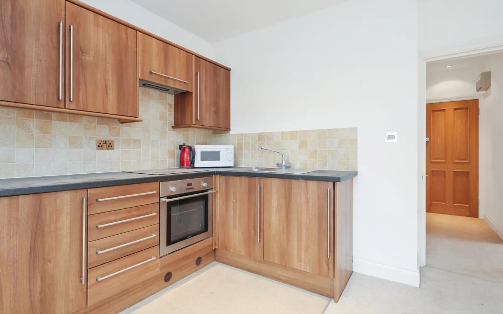 Flat Rosemount Avenue in Woking
