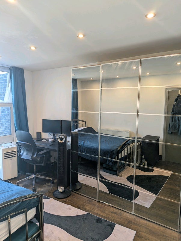 Room Hawtrey Road in Greater London