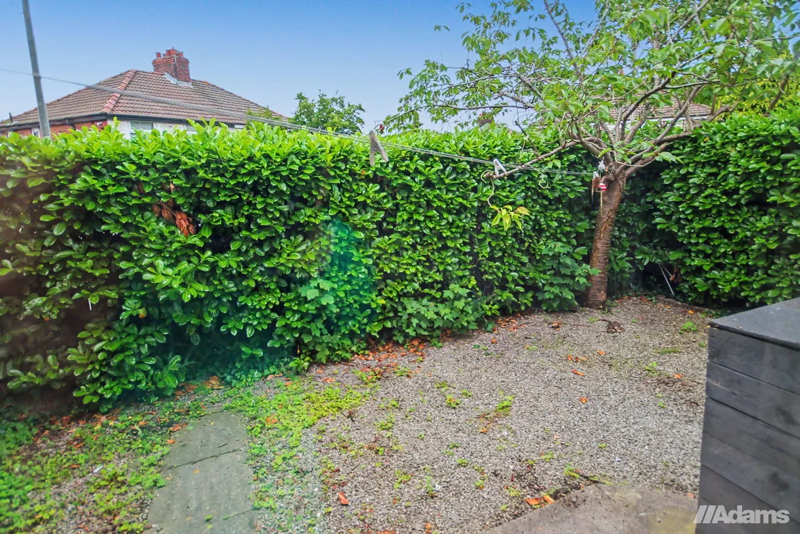 Flat Stenhills Crescent in Runcorn
