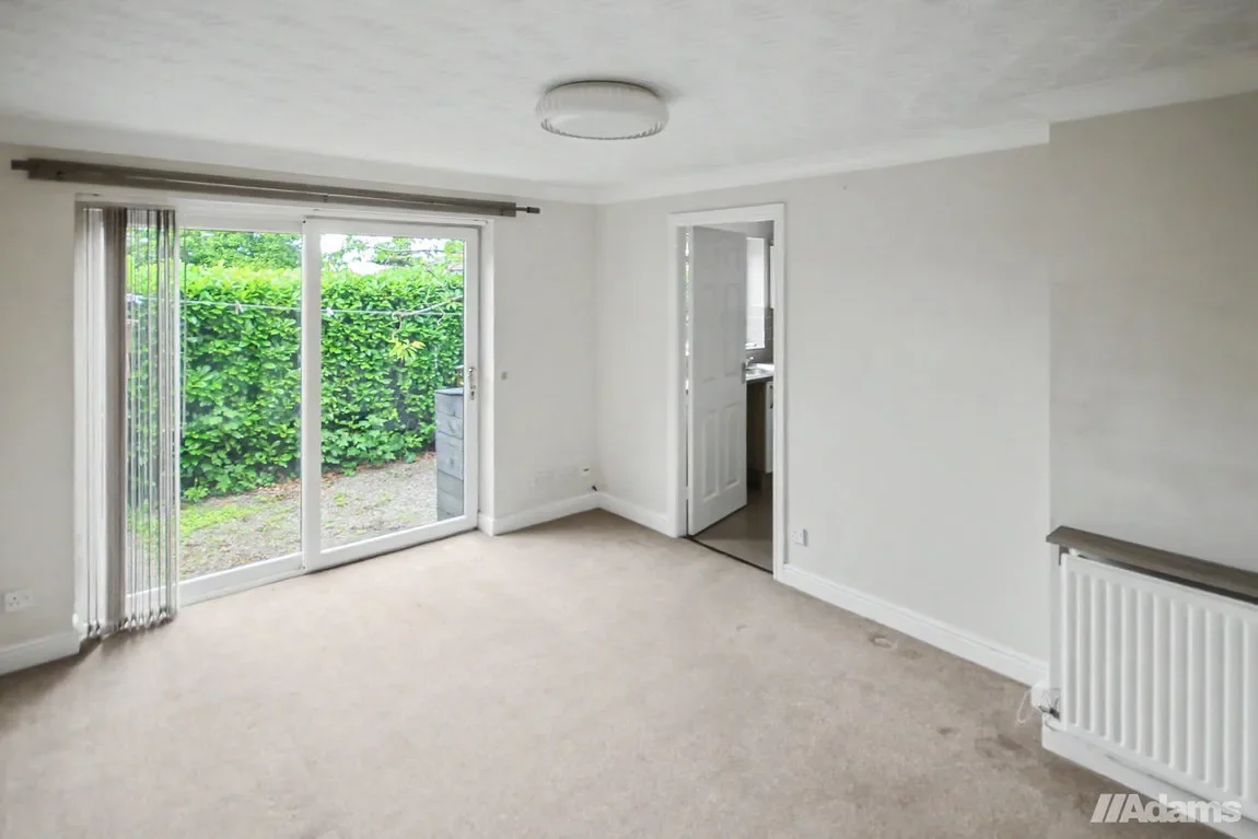 Flat Stenhills Crescent in Runcorn