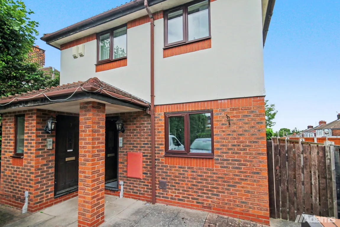Flat Stenhills Crescent in Runcorn