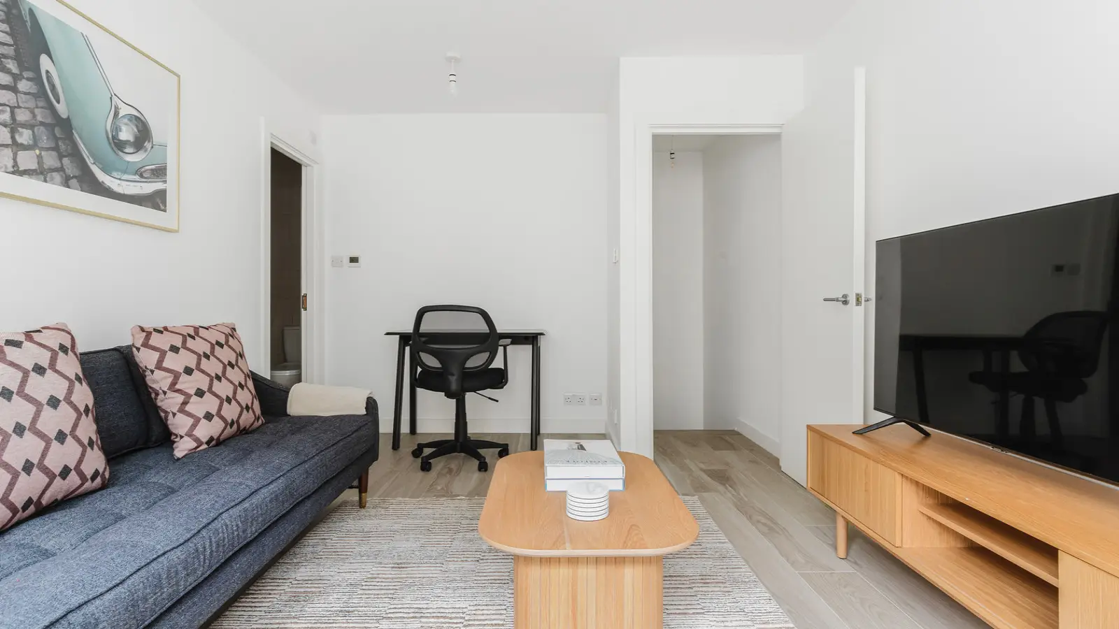 Flat Conway Street in Greater London