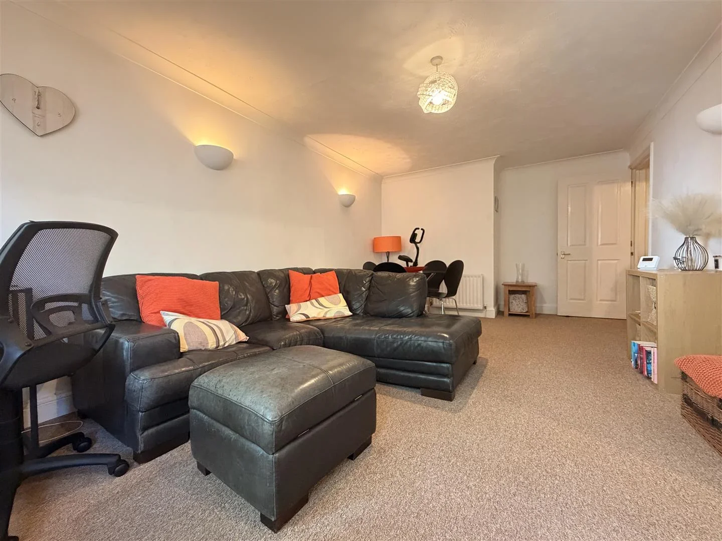 Flat Devonshire Avenue in Greater London