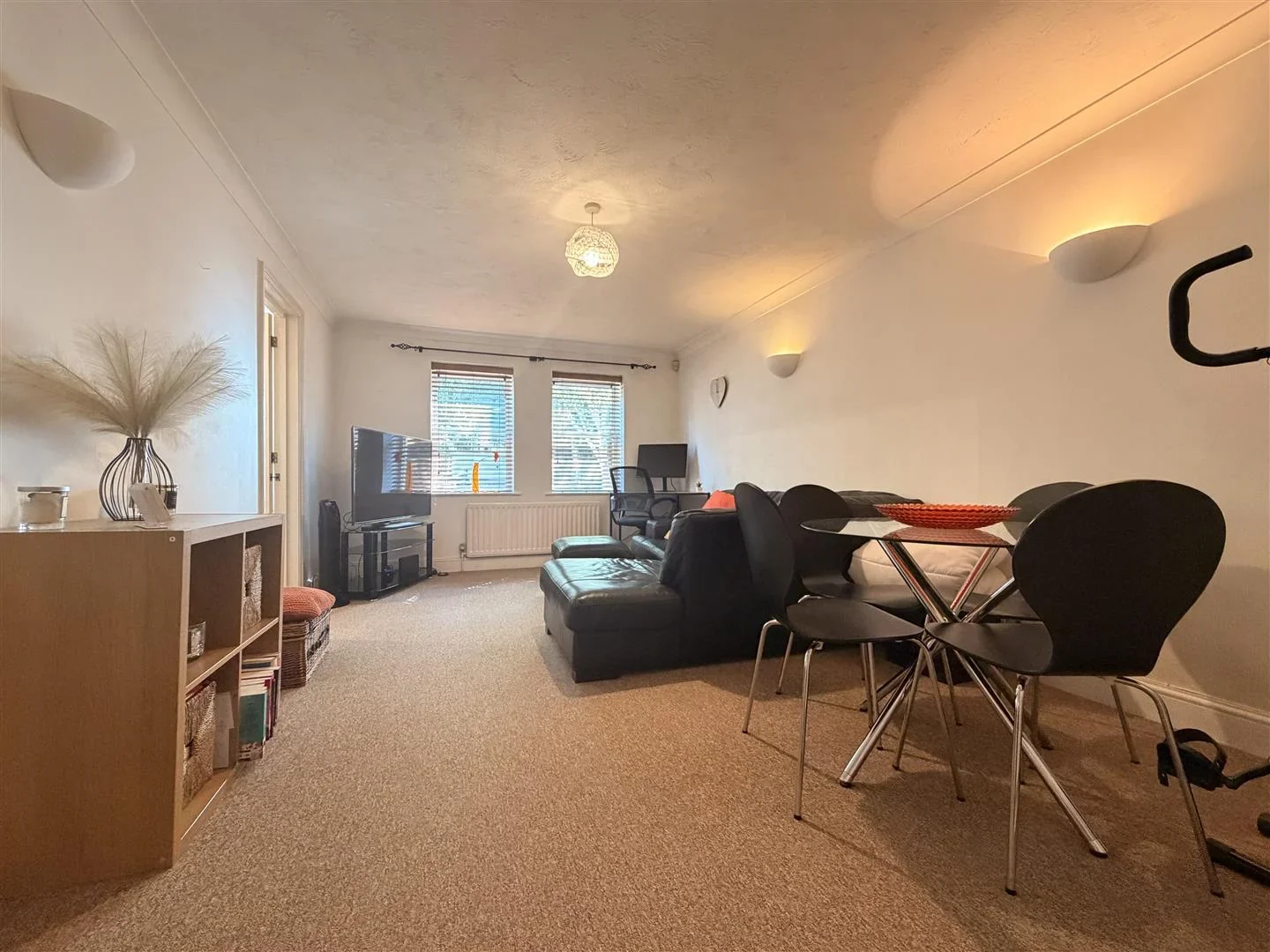 Flat Devonshire Avenue in Greater London