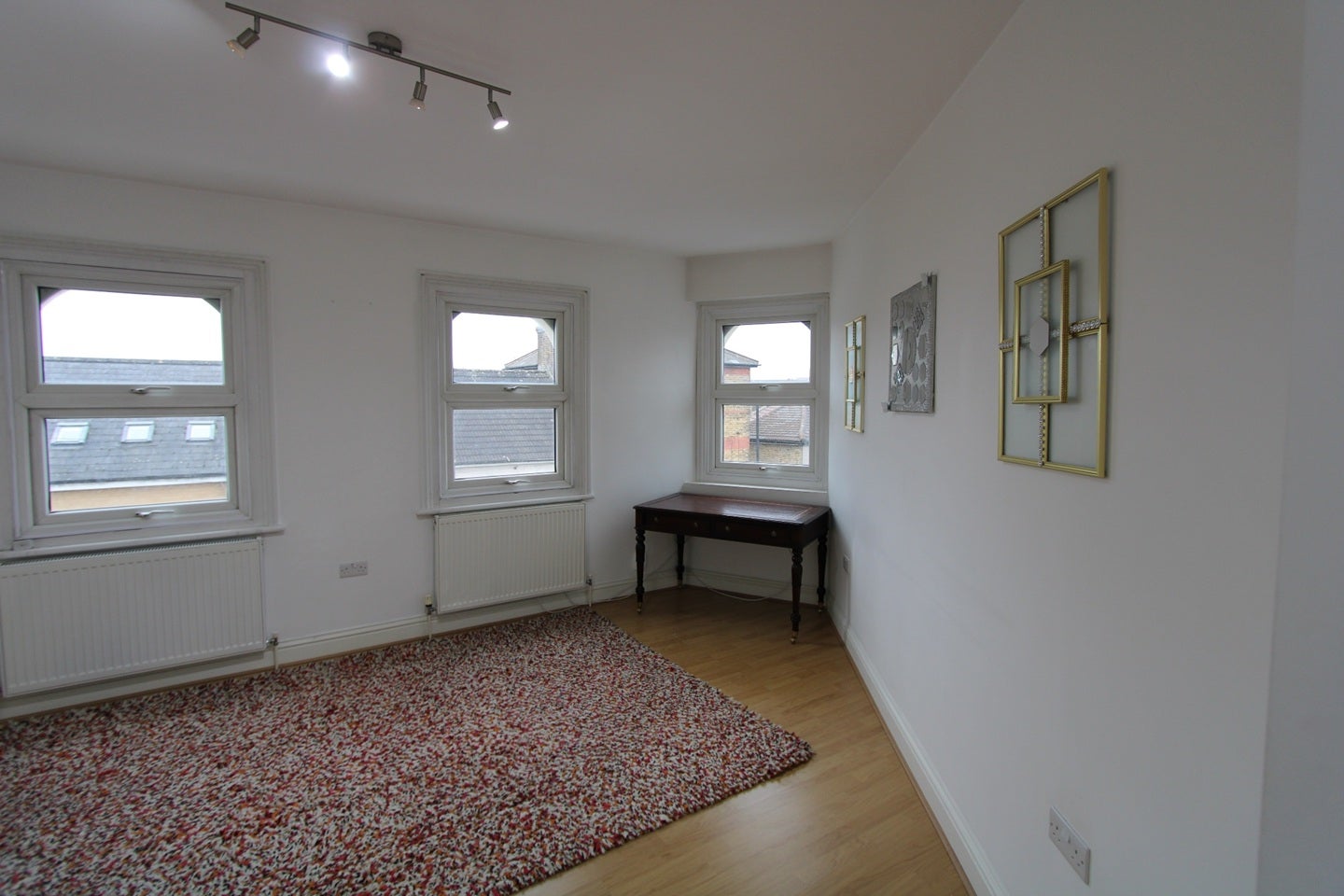 Flat Clifton Road in Greater London