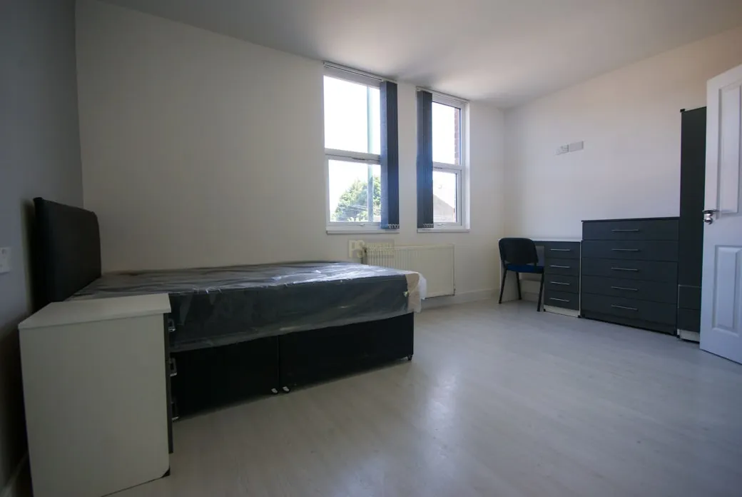 Flat Raddlebarn Road in Birmingham