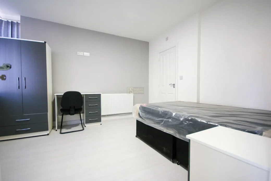 Flat Raddlebarn Road in Birmingham