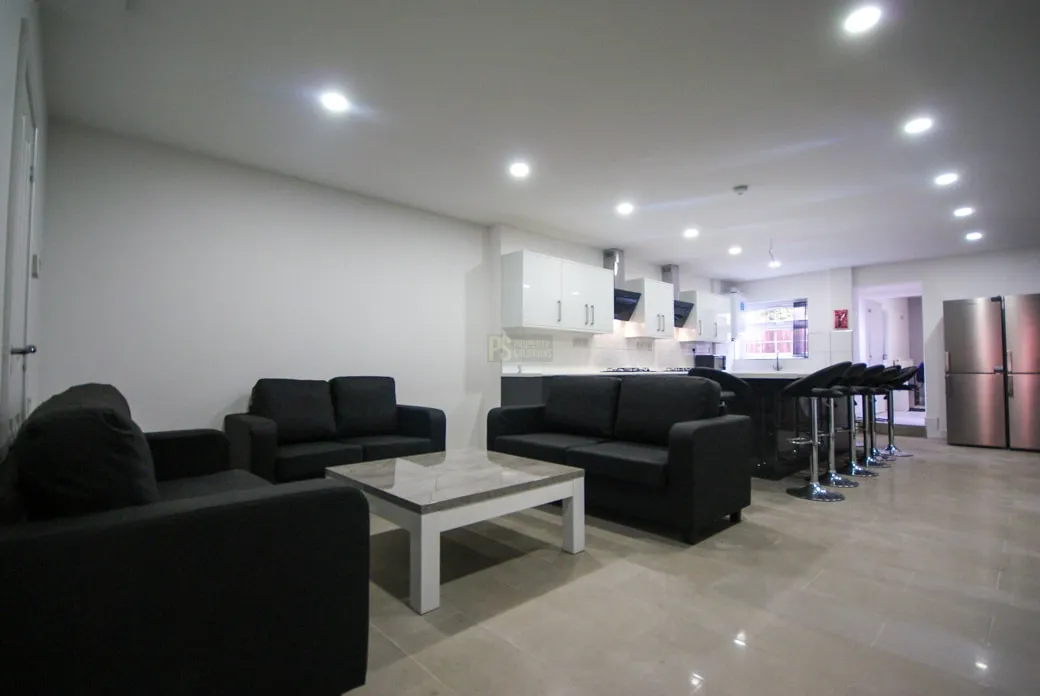 Flat Raddlebarn Road in Birmingham