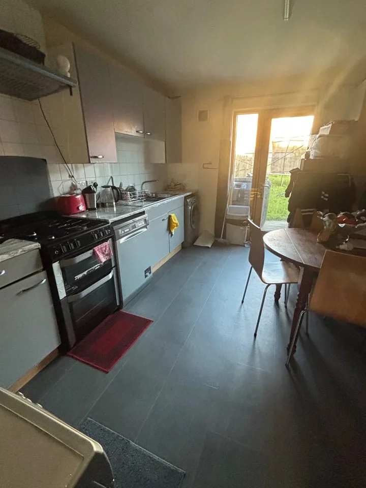 Room Bennett Road in Greater London