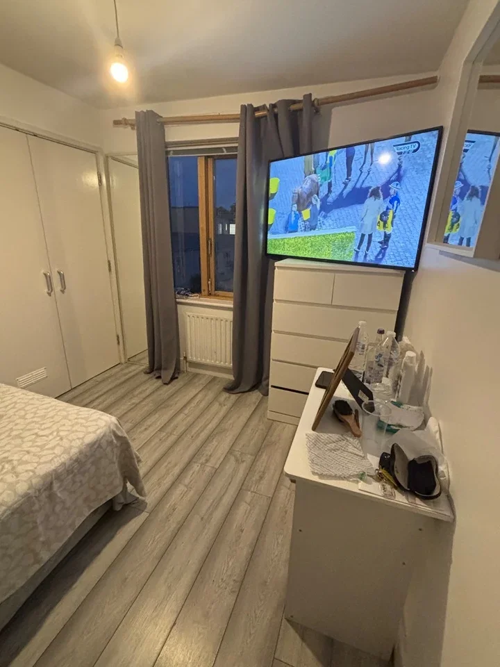 Room Bennett Road in Greater London
