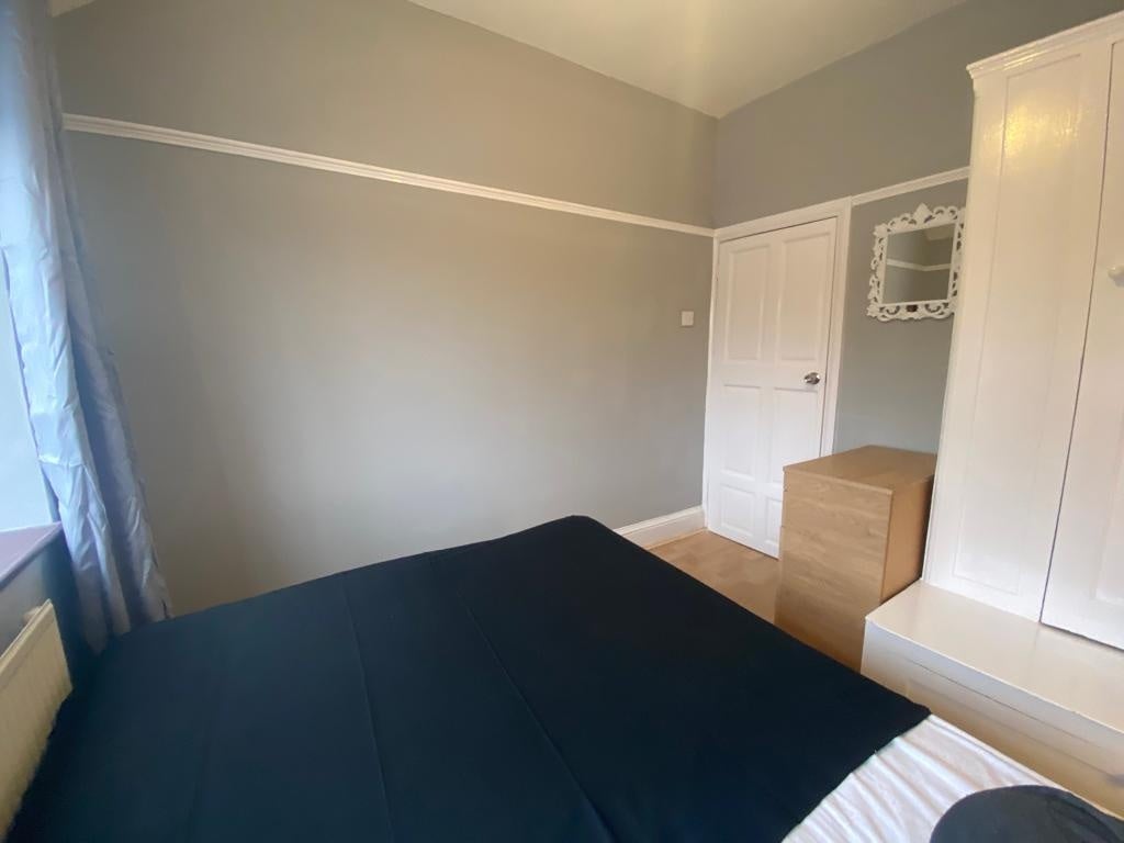 Room East Lane in Greater London