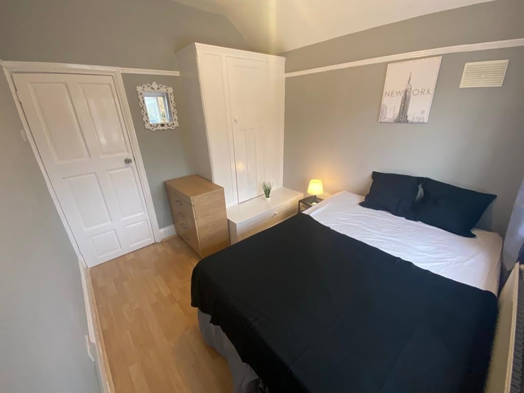 Room East Lane in Greater London
